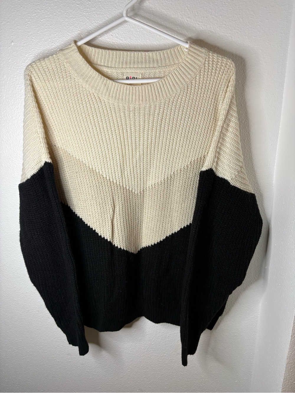 BiBi Cream and Black Chevron Colorblock Crewneck Sweater